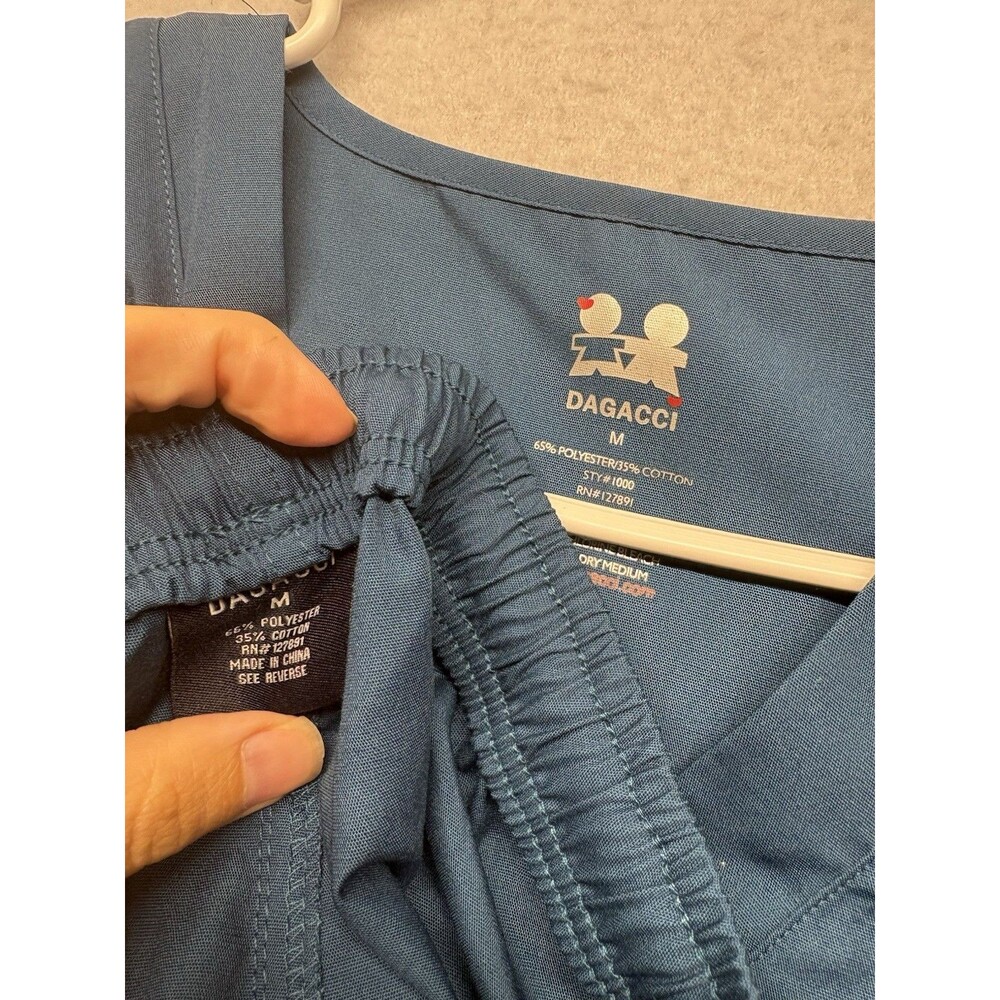 Dagacci Scrubs Medical Uniform Set Women and Man Scrubs Dark Blue Size Medium - Picture 2 of 3
